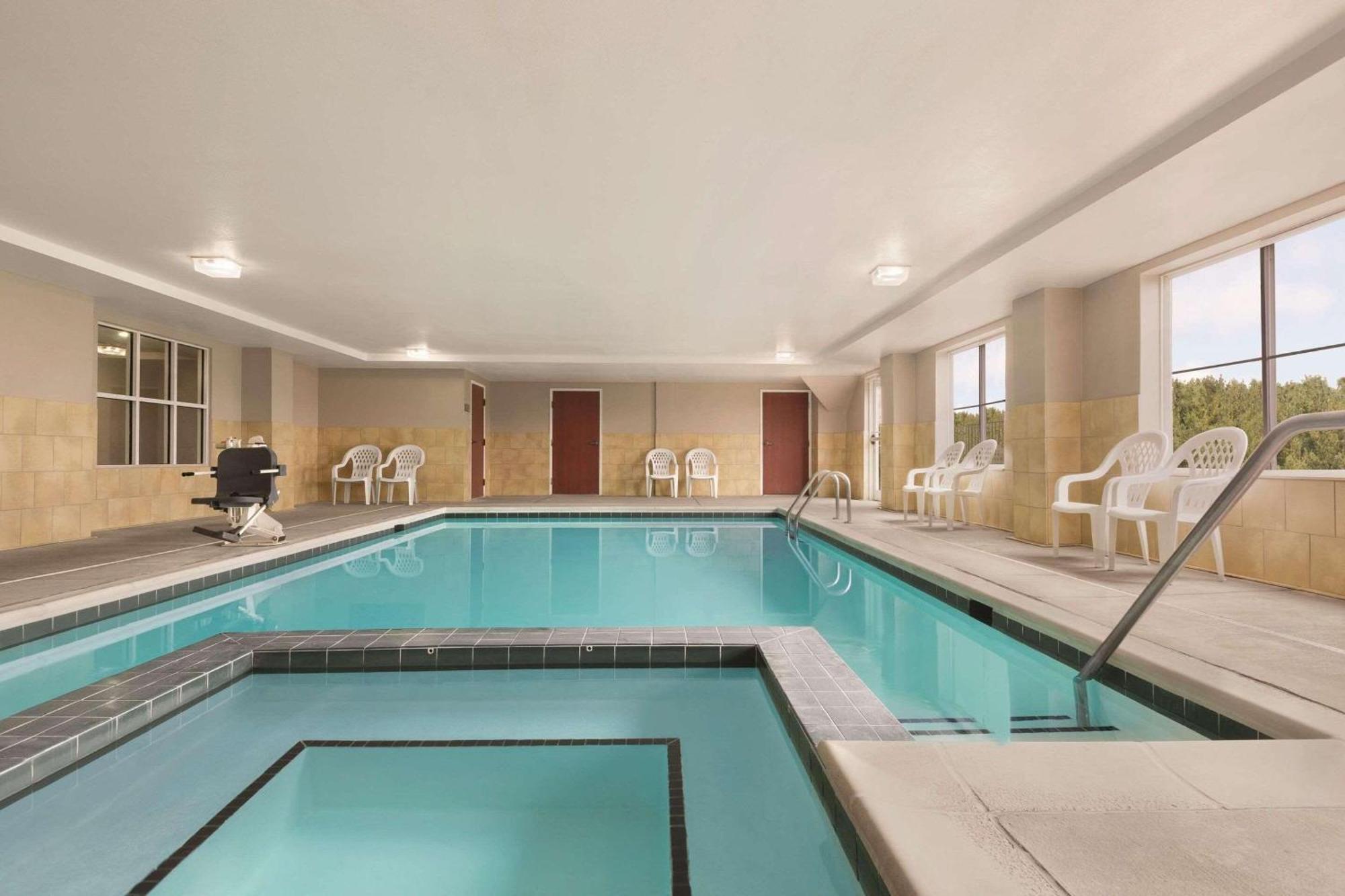 Country Inn & Suites By Radisson, Wytheville, Va ภายนอก รูปภาพ