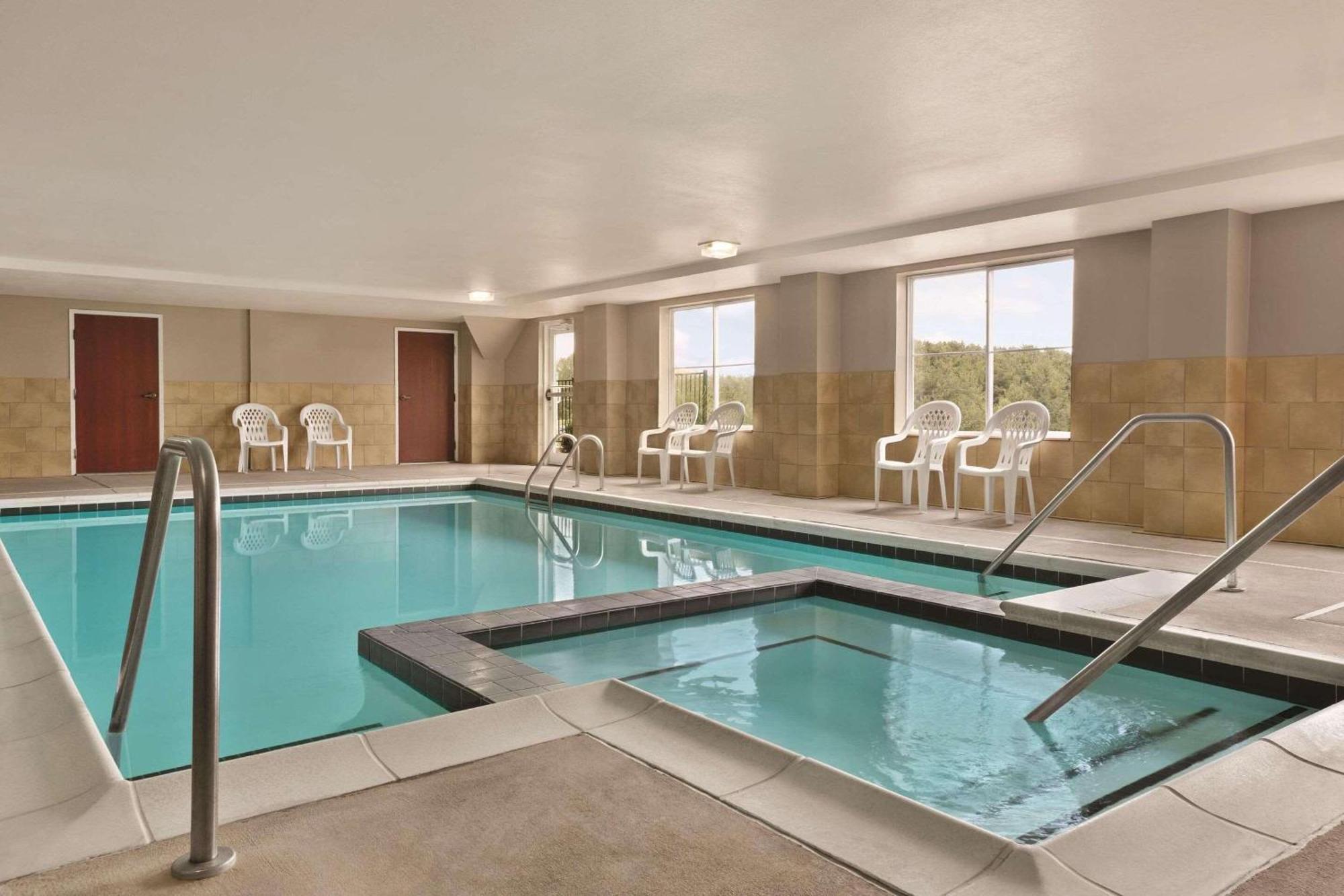 Country Inn & Suites By Radisson, Wytheville, Va ภายนอก รูปภาพ