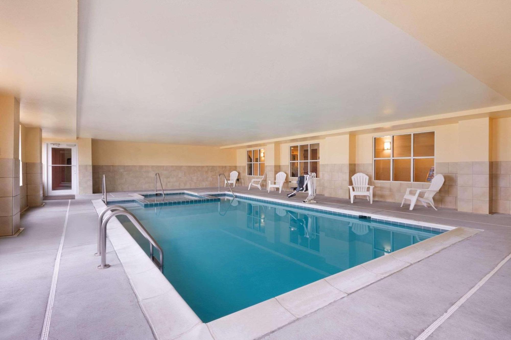 Country Inn & Suites By Radisson, Wytheville, Va ภายนอก รูปภาพ
