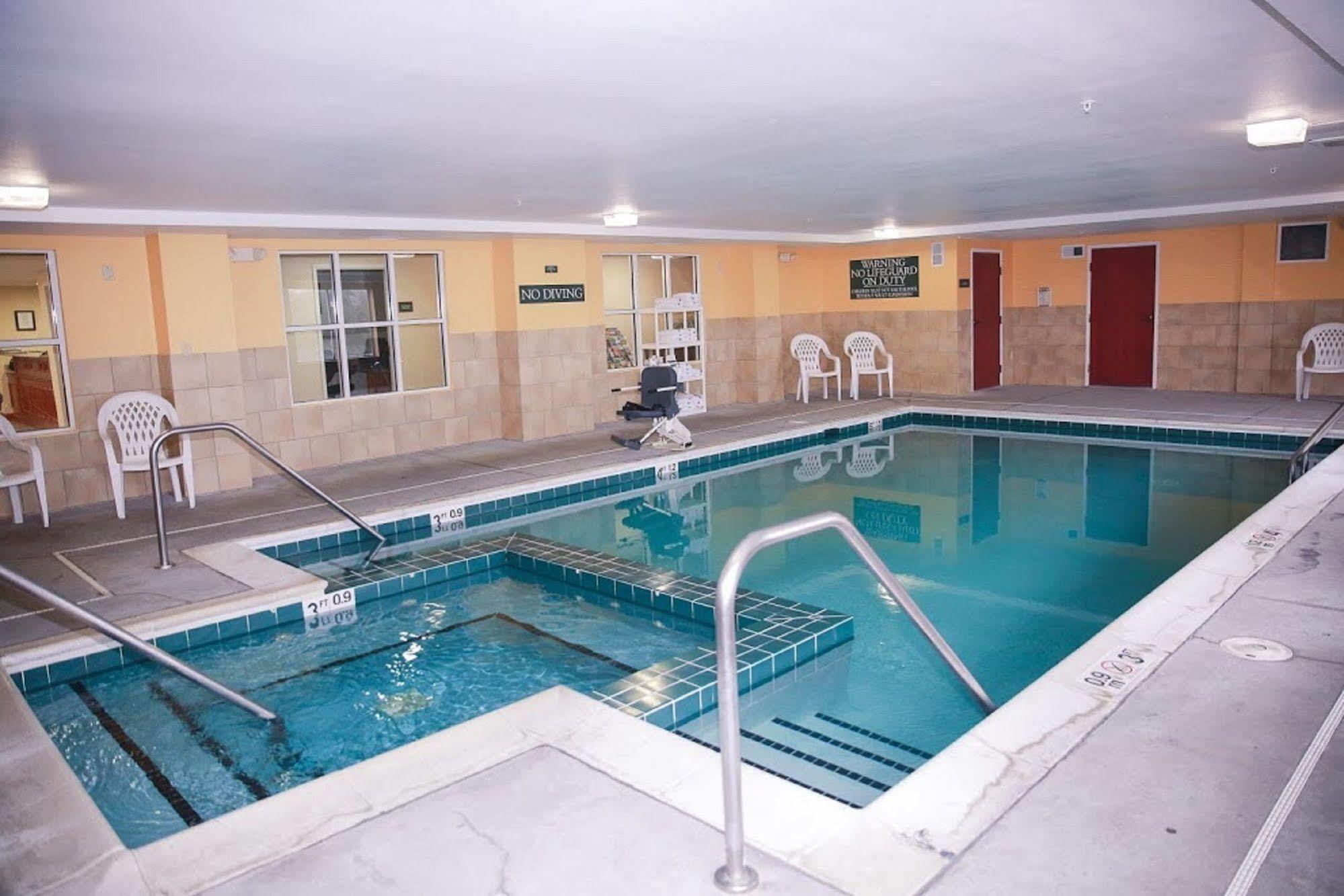 Country Inn & Suites By Radisson, Wytheville, Va ภายนอก รูปภาพ